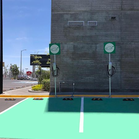Microtel Inn & Suites By Wyndham Irapuato Exterior foto