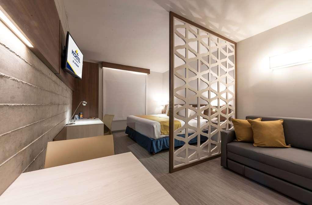 Microtel Inn & Suites By Wyndham Irapuato Habitación foto