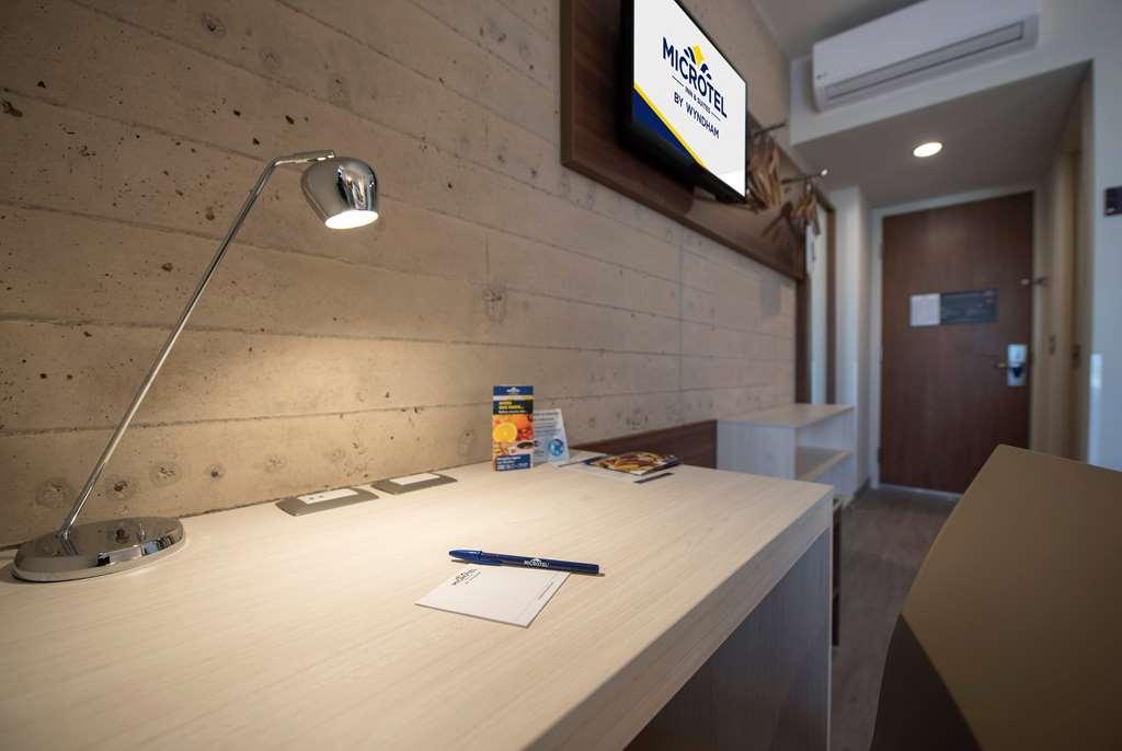 Microtel Inn & Suites By Wyndham Irapuato Habitación foto