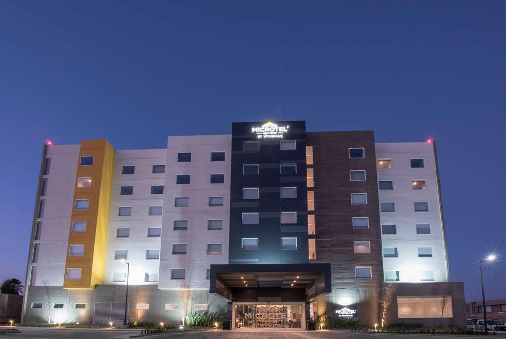 Microtel Inn & Suites By Wyndham Irapuato Exterior foto