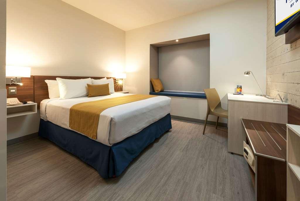 Microtel Inn & Suites By Wyndham Irapuato Habitación foto