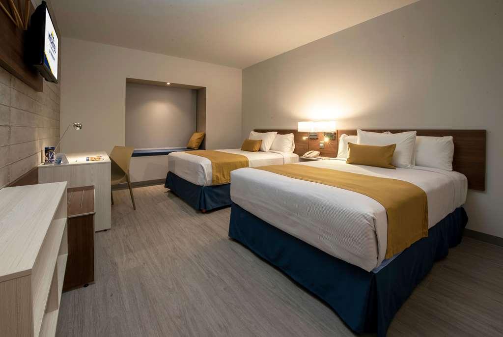 Microtel Inn & Suites By Wyndham Irapuato Habitación foto