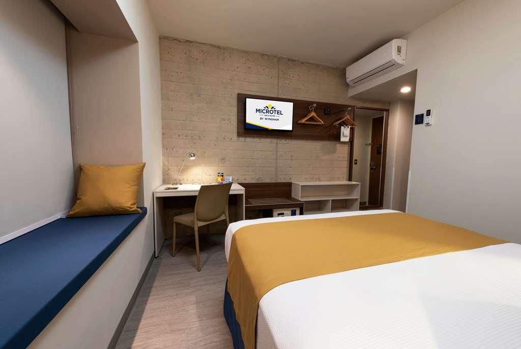 Microtel Inn & Suites By Wyndham Irapuato Habitación foto