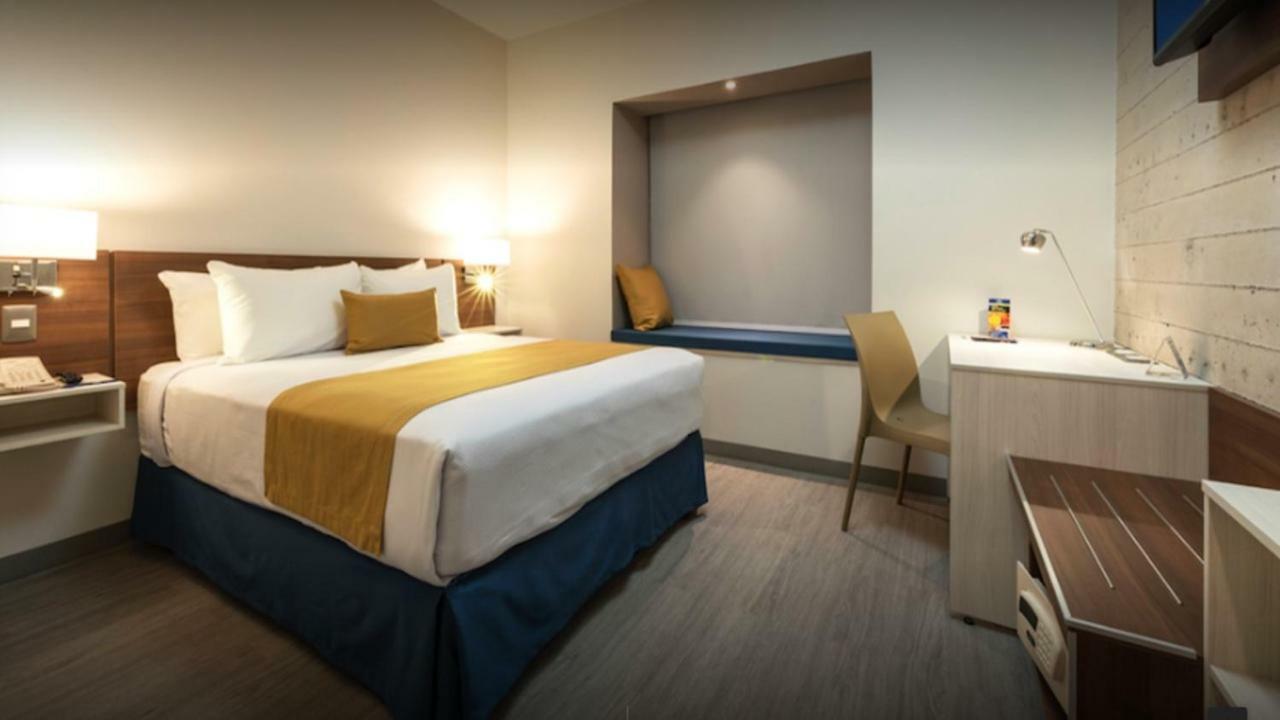 Microtel Inn & Suites By Wyndham Irapuato Exterior foto