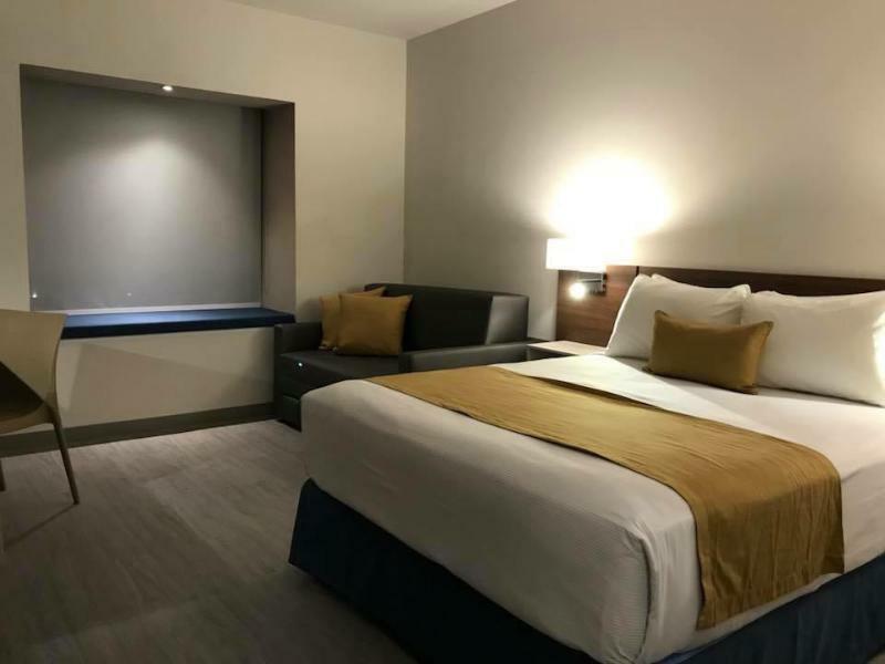 Microtel Inn & Suites By Wyndham Irapuato Exterior foto