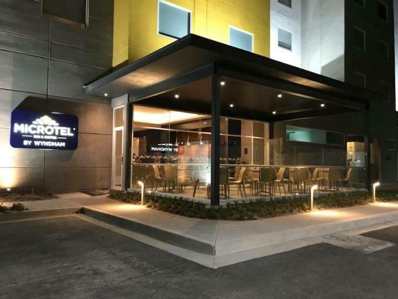 Microtel Inn & Suites By Wyndham Irapuato Exterior foto