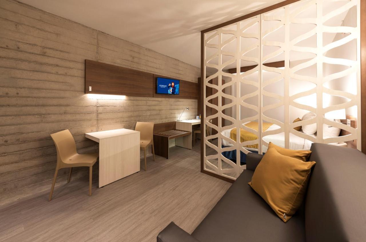 Microtel Inn & Suites By Wyndham Irapuato Exterior foto